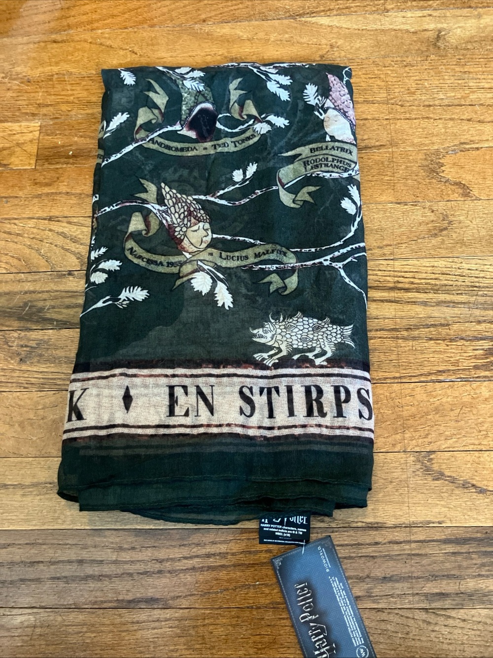 Loot Crate Exclusive Wizard Harry Potter Black Family Tree Tapestry Scarf EUC